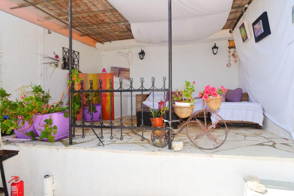 Efi's Cottage by the sea room 2